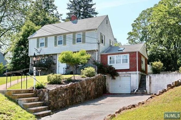 439 Tappan Rd, Rockleigh, NJ 07647