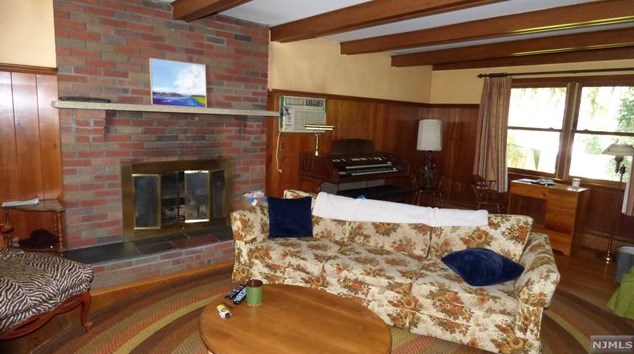 920 Colonial Rd, Franklin Lakes, NJ 07417