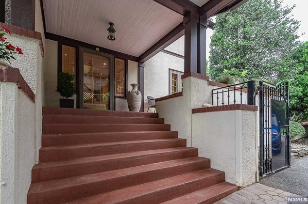150 W Ridgewood Ave, Ridgewood, NJ 07450