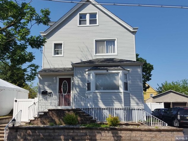 150 Maple Ave, Wallington, NJ 07057-1114