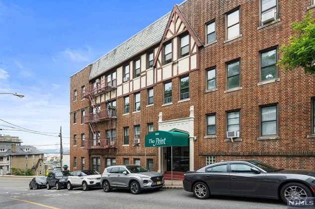 553 Undercliff Ave #9, Edgewater, NJ 07020