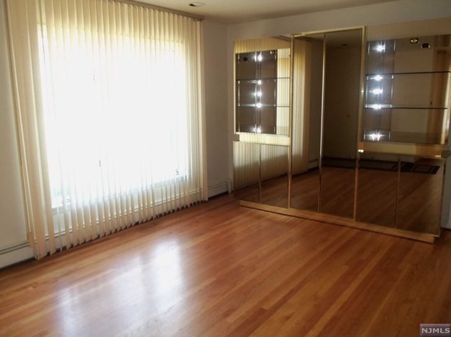 454 Westview Ave, West Fort Lee NJ  07024 exterior