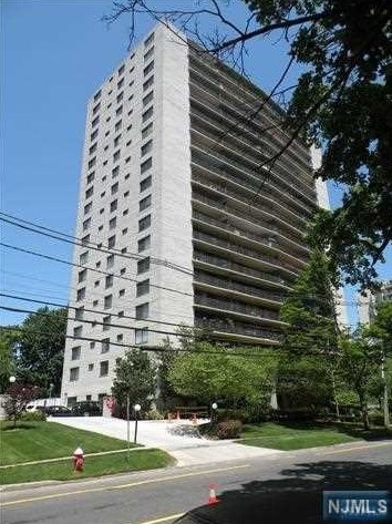 277 Prospect Ave Apt 16e, Hackensack, NJ