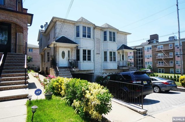 100 W Edsall Blvd, Palisades Park, NJ 07650