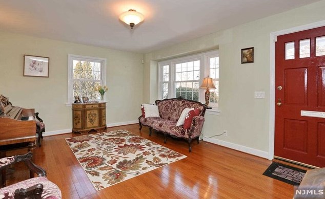 520 Fairway Rd, Ridgewood, NJ 07450