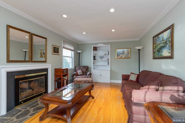 1390 Somerset Gate, Teaneck, NJ 07666