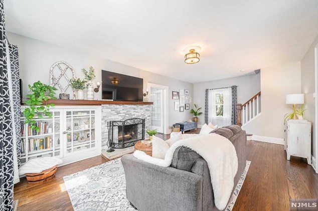52 Montross Ave, Rutherford, NJ 07070-1108