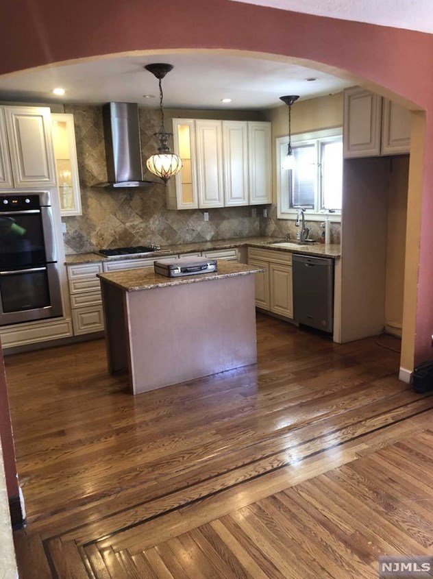 275 Baldwin Ave, Hasbrouck Heights, NJ 07604