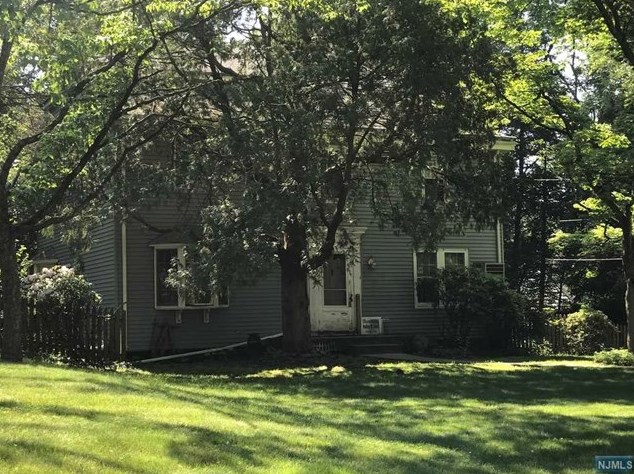 138 Spring Valley Rd, Park Ridge, NJ 07656