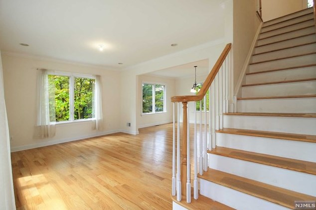 11 Huyler Ave, Tenafly NJ  07670-2712 exterior