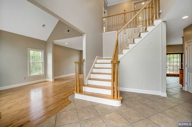 90 Bunn Rd, Hardyston, NJ 07419-2400