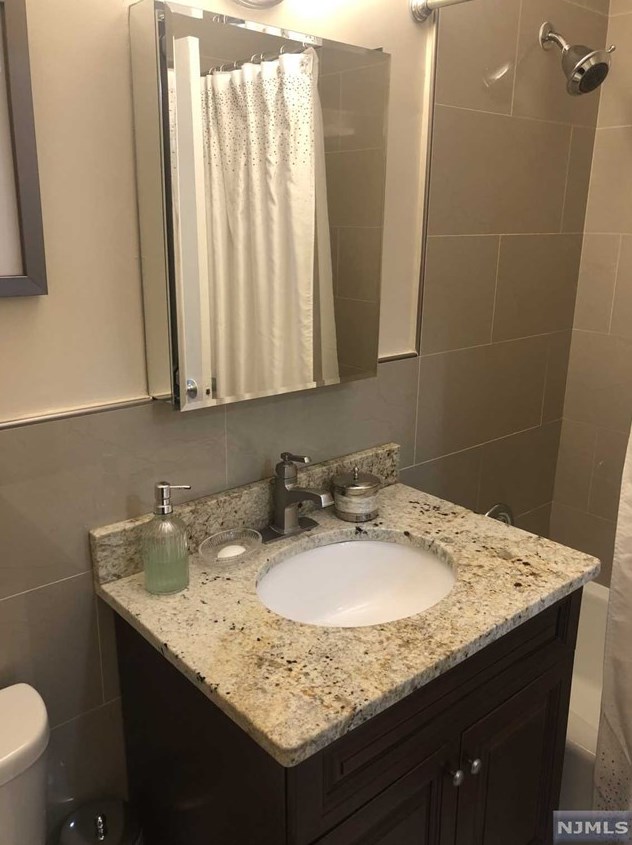 2100 Linwood Ave, West Fort Lee NJ  07024-3101 exterior