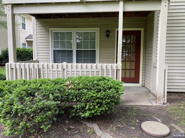 34 Spruce Ct #101, Clifton, NJ 07014