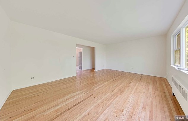 342 Northwood Way #5, Palisades Park, NJ 07650
