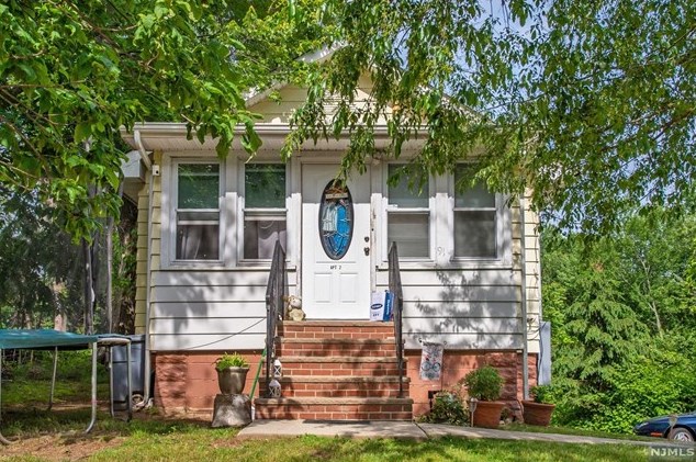 91 Sand Rd, Westwood, NJ 07675-2418