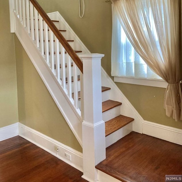 264 Ottawa Ave, Hasbrouck Heights, NJ 07604
