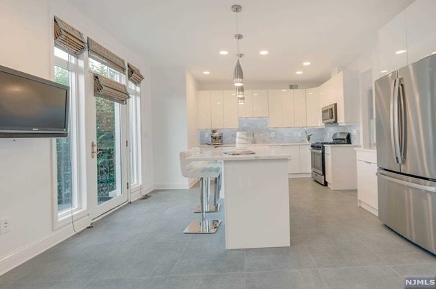 109 Hudson Cove, Edgewater, NJ 07020