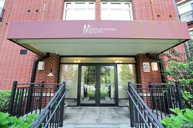 3310 Riverview Ave, Englewood, NJ 07631-8720