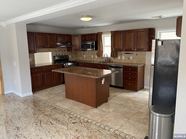 311 Page Ave, Lyndhurst NJ  07071-2623 exterior