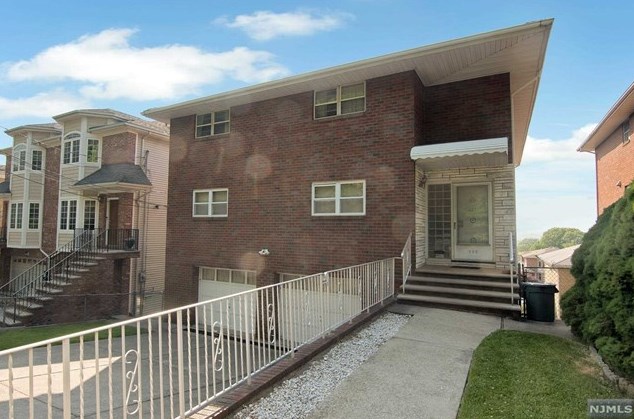 465 5th St, Palisades Park, NJ 07650