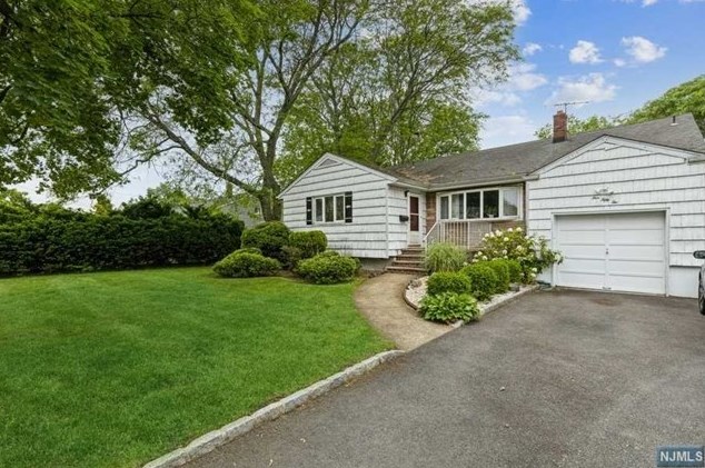 552 Boulevard, N Milford, NJ 07646