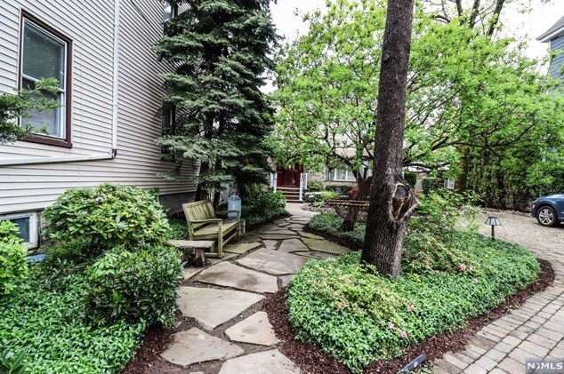 127-129 West 30th St, Bayonne, NJ 07002
