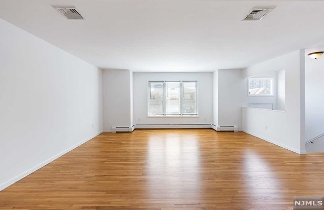 1021 Ponsi St, West Fort Lee NJ  07024-2521 exterior