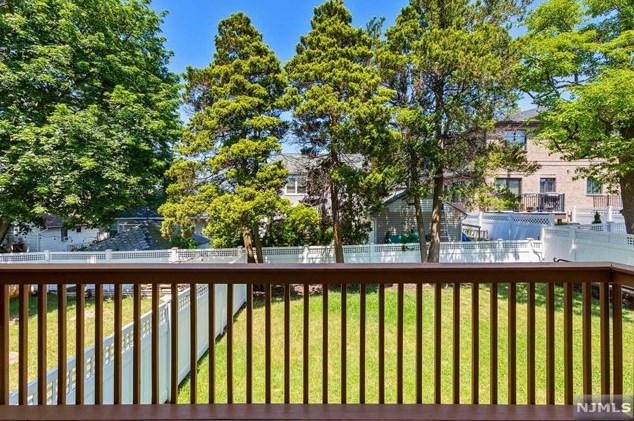 1021 Ponsi St, West Fort Lee, NJ 07024