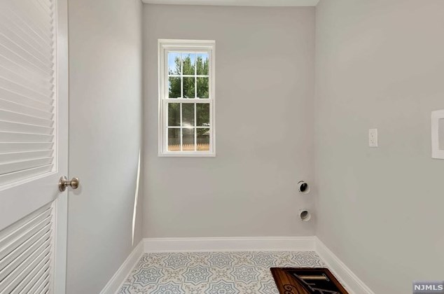 27 Sand Rd, Westwood NJ  07675-2417 exterior