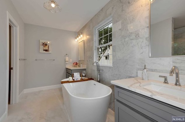 27 Sand Rd, Westwood NJ  07675-2417 exterior
