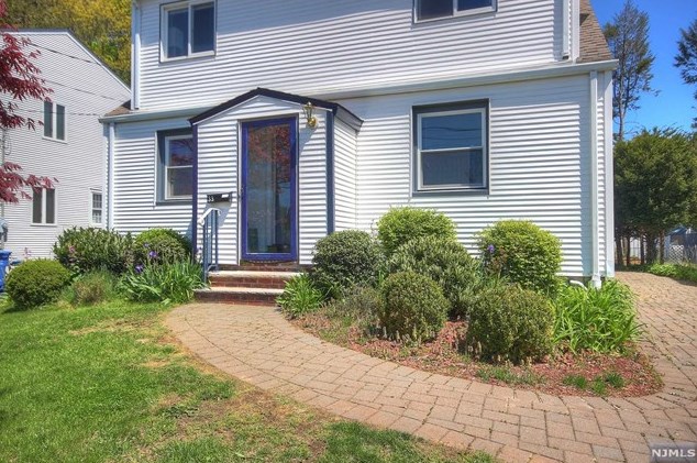 33 Cambridge Ave, Englewood, NJ 07631