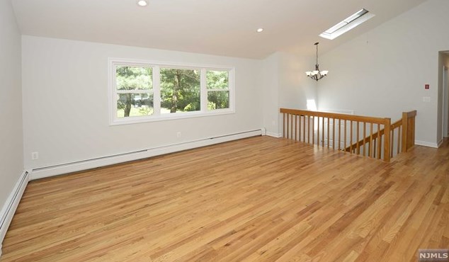 808 Rivervale Rd, Westwood, NJ 07675