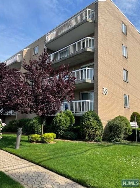 38 Moonachie Rd #315, Hackensack, NJ 07601