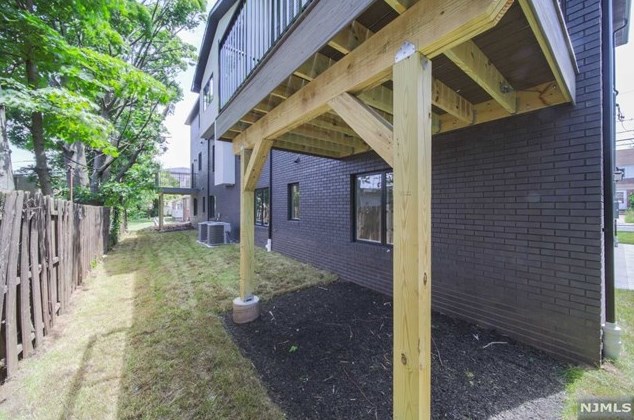 435 Lincoln St, Palisades Park NJ  07650-1609 exterior