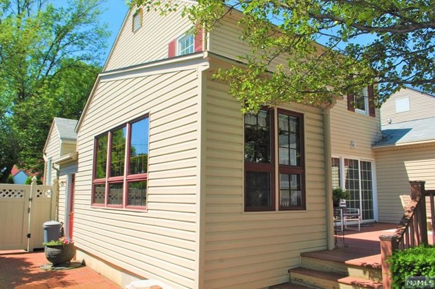 24 Harvey Ave, Rochelle Park, NJ 07662