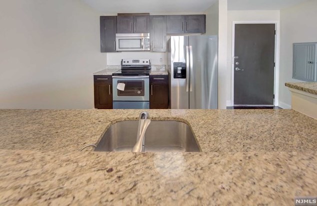 29 1st St, Hackensack, NJ 07601-2014