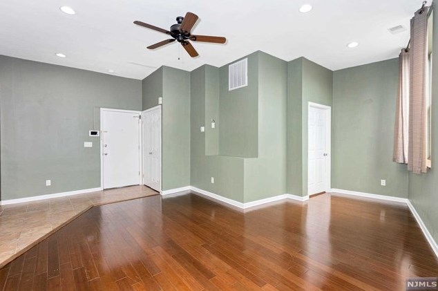 326 Hackensack St #3, Carlstadt, NJ 07072