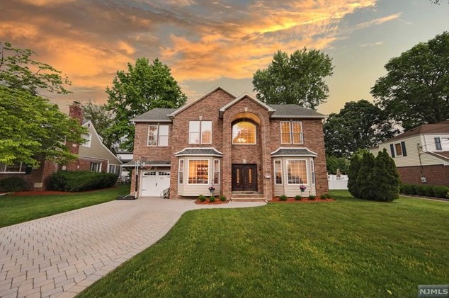 200 North Beech Dr, River Edge, NJ 07661