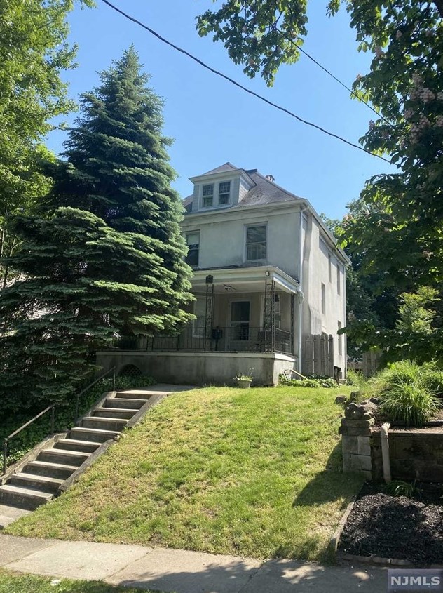 152 Henry St, Hasbrouck Heights, NJ 07604