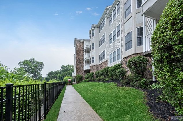 1203 Gatherings Dr, Paterson, NJ 07508