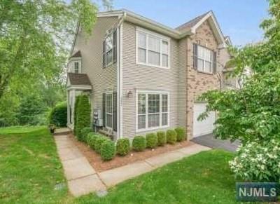 373 Green Mountain Rd, Mahwah, NJ 07430