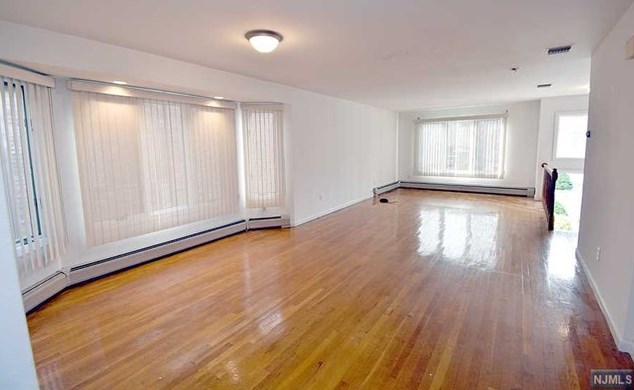 2462 7th St #b, West Fort Lee, NJ 07024