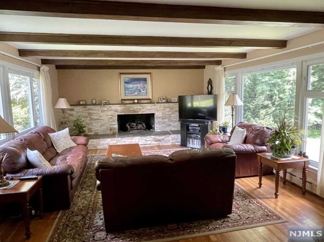 55 Fleetwood Ave, Fairfield, NJ 07004-3838
