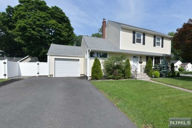 98 Brookfield Rd, Dumont, NJ 07628