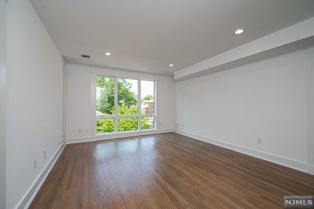 141 E Homestead Ave #a, Palisades Park, NJ 07650