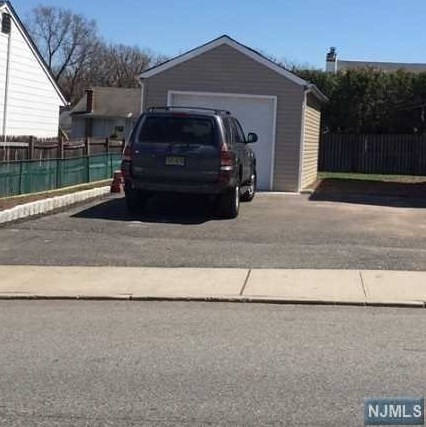 1114 Stonewall Ln, Secaucus, NJ 07094
