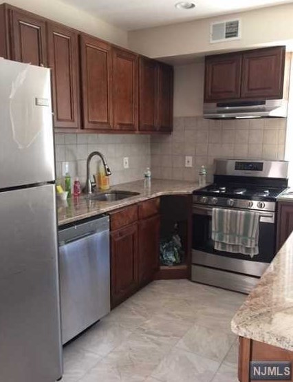 1114 Stonewall Ln, Secaucus NJ  07094-4114 exterior