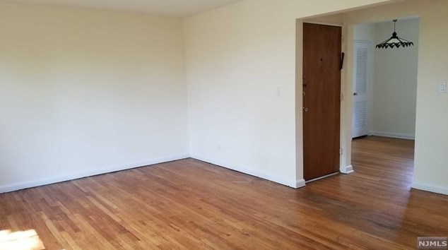 342 Northwood Way #6, Palisades Park, NJ 07650