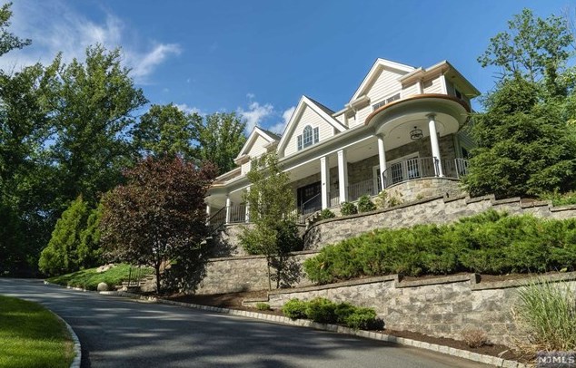 50 Lilline Ln, Upper Saddle River, NJ 07458