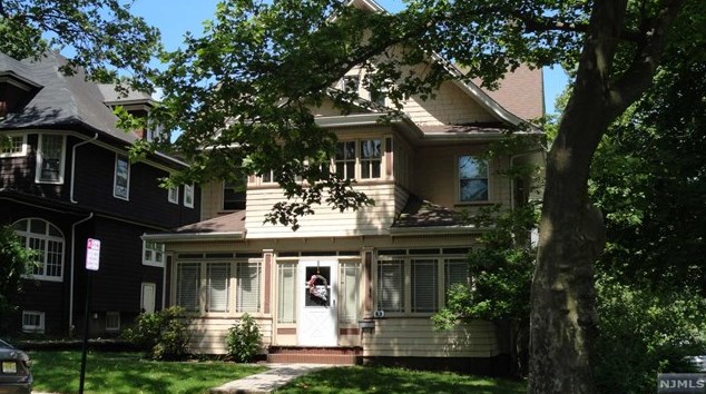 52 Carmita Ave, Rutherford, NJ 07070-1124